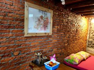 a brick wall with a picture of a girl on it at Jiufen Xiaomei Meow Seaview Homestay in Jiufen