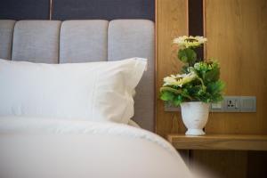 Postel nebo postele na pokoji v ubytování GRAND FLORA HOTEL