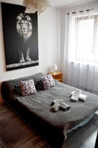 A bed or beds in a room at Apartament 1 Gdansk Bisko Plazy