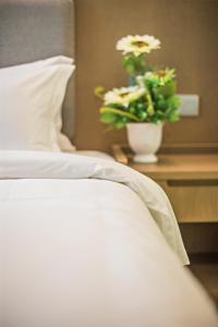 Postel nebo postele na pokoji v ubytování GRAND FLORA HOTEL