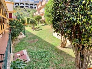 Vonkajšia záhrada v ubytovaní Apartamento de 2 dormitorios, gran terraza, vistas al mar cerca playa Carvajal