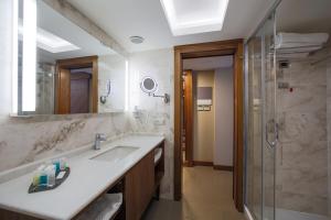 Een badkamer bij Gonluferah City Hotel