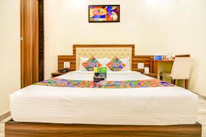 a bedroom with a large bed in a room at FabHotel Axis International - Nr Mumbai International Airport in Mumbai +29 photos