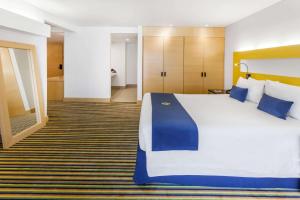 Wyndham Bogota客房内的一张或多张床位