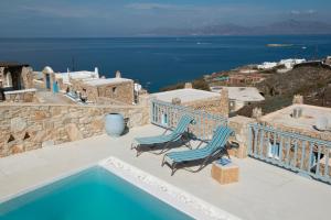 Vista de la piscina de Villa Altera Pars of Mykonos o d'una piscina que hi ha a prop