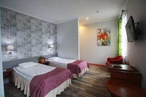 Postel nebo postele na pokoji v ubytování NB Hotel with Free Parking