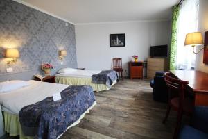 Postel nebo postele na pokoji v ubytování NB Hotel with Free Parking