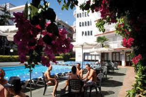 Bazén v ubytování Hotel Garbi Park & AquaSplash nebo v jeho okolí