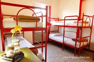 Postel nebo postele na pokoji v ubytování Lake Como Hostel