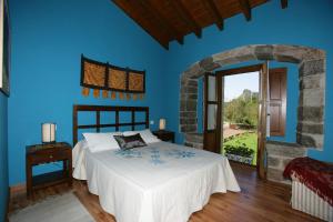 A bed or beds in a room at Bajo Los Tilos
