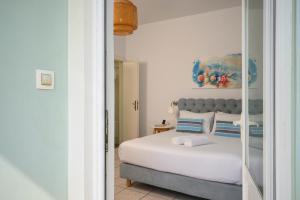Posteľ alebo postele v izbe v ubytovaní Hermes Beach Front