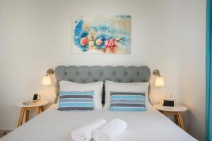 Posteľ alebo postele v izbe v ubytovaní Hermes Beach Front