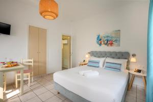 Posteľ alebo postele v izbe v ubytovaní Hermes Beach Front