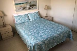 Una cama o camas en una habitación de San Carlos Paradise!