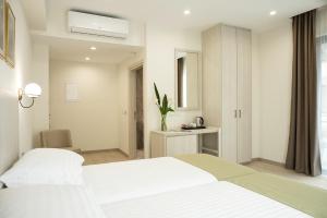 Postel nebo postele na pokoji v ubytování Roseum Boutique Hotel