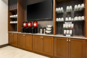 Příslušenství pro přípravu čaje a kávy v ubytování Hyatt Place Waco - South