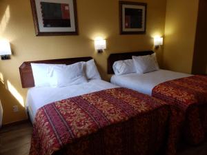 Ліжко або ліжка в номері Providencia Motel