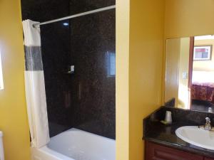 Ванна кімната в Providencia Motel