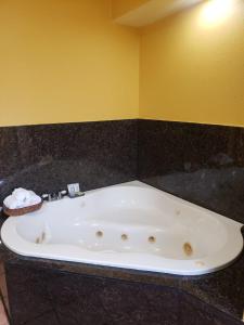 Ένα μπάνιο στο Providencia Motel
