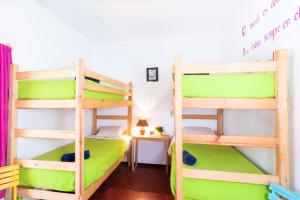 Postel nebo postele na pokoji v ubytování Hostal Casa Colores Adults Only + 37 fotografií