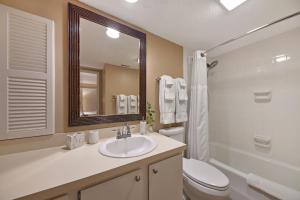 Amelia Island Oceanfront 2 Master Suites的一间浴室