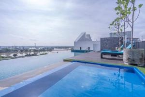 a large swimming pool with a view of a river at Casa Suite Homestay D'Imperio Professional Suite in Alor Setar