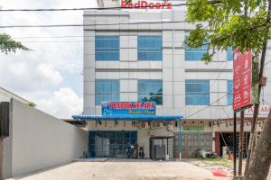 a building with a sign on the front of it at RedDoorz near Manhattan Square Medan in Pulauberayan