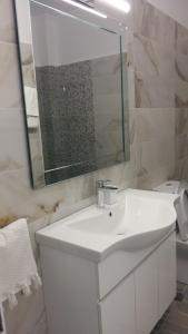 Ένα μπάνιο στο NN Luxury Apartment near Athens airport