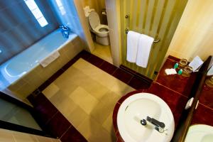Koupelna v ubytování Champlung Mas Hotel Legian