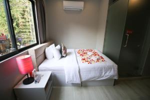 Postel nebo postele na pokoji v ubytování Ostro Hotel