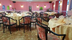 Reštaurácia alebo iné gastronomické zariadenie v ubytovaní Grande Albergo Abruzzo