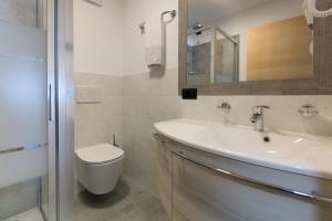 Ένα μπάνιο στο Bait Bepin 14 +30 φωτογραφίες