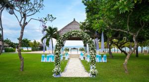 
a garden filled with flowers on a sunny day at Nusa Dua Beach Hotel & Spa, Bali in Nusa Dua

