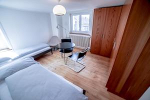 Rúm í herbergi á Hotel Tilia