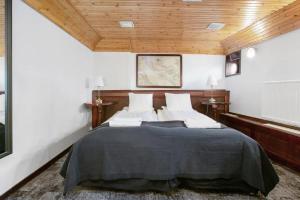 Mälardrottningen Yacht Hotel客房内的一张或多张床位
