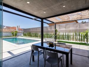 Bazén v ubytovaní Casa finca los limones alebo v jeho blízkosti