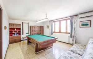 Biliár nebo kulečník v ubytování InmoBooking Family House Holidays