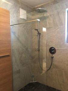 A bathroom at Gutshof Harlandleiten