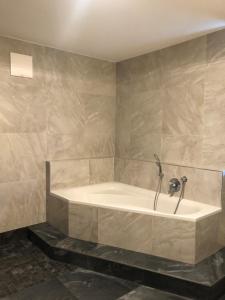 A bathroom at Gutshof Harlandleiten