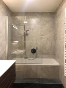 A bathroom at Gutshof Harlandleiten