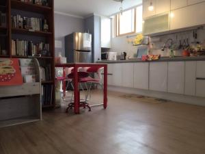 Una cocina o zona de cocina en Kbook9 guesthouse
