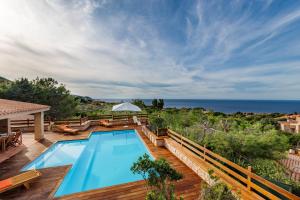 Bazén v ubytovaní Costa Paradiso Resort alebo v jeho blízkosti