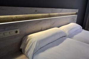 Postel nebo postele na pokoji v ubytování Hotel Alda Centro Oviedo