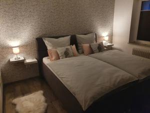 En eller flere senge i et værelse på Pepe