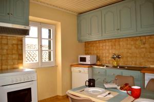 Kuchyňa alebo kuchynka v ubytovaní San Rocco Sqr. Apartment