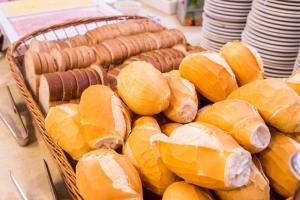 a bunch of loaves of bread in baskets on a table at Hotel Itapema Meia Praia in Itapema