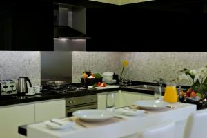 DAMAC Maison Mall Street的厨房或小厨房
