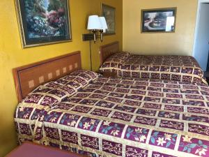 Ein Bett oder Betten in einem Zimmer der Unterkunft Capital inn