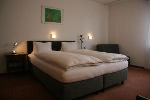 
Ein Bett oder Betten in einem Zimmer der Unterkunft Hotel Eremitage
