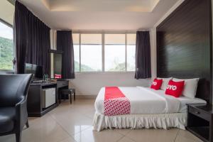 Cama o camas de una habitación en OYO 835 Koh Chang Luxury Hotel